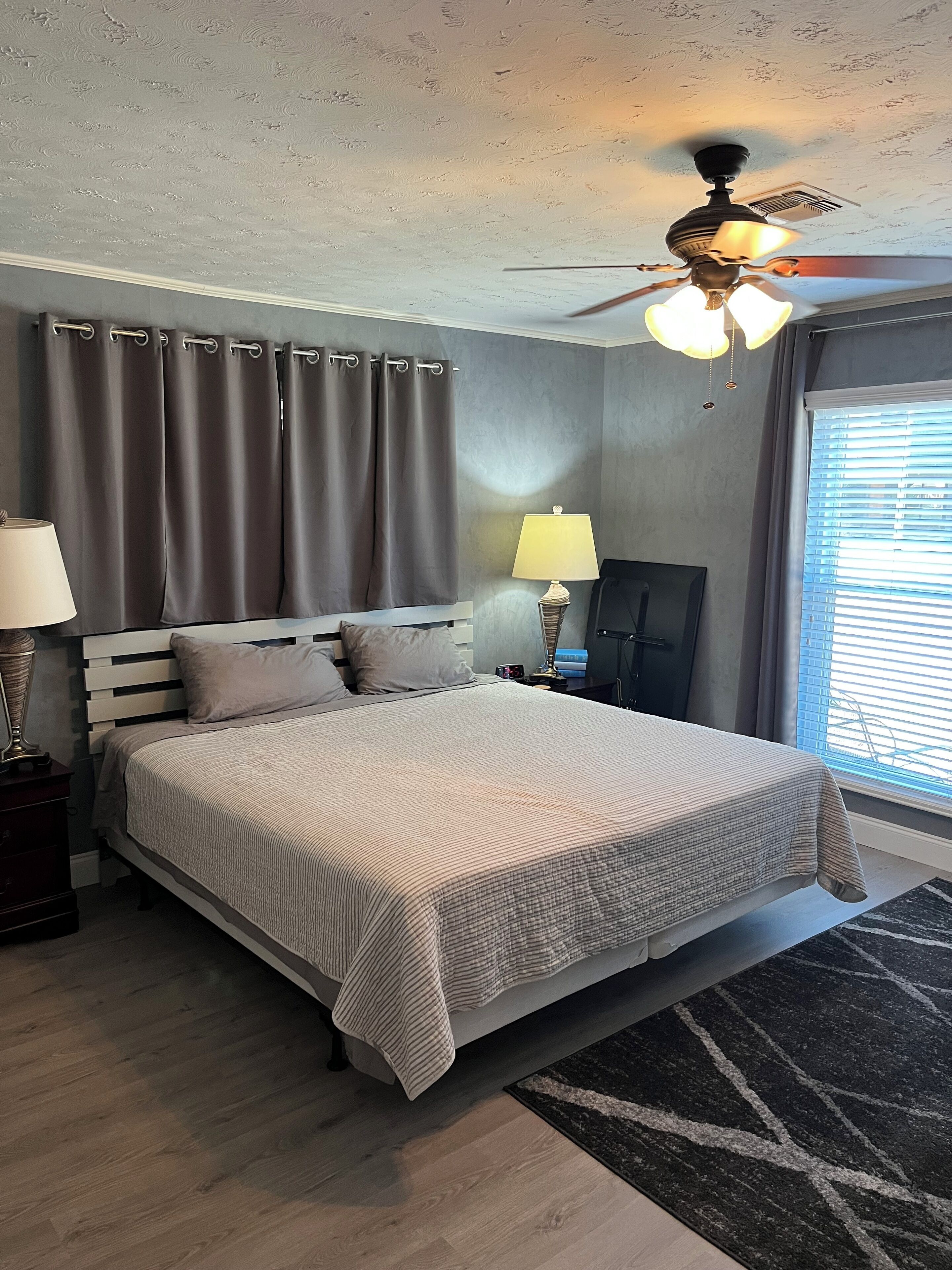 3 عدّة غرف نوم و واي فاي وملاءات أسرّة