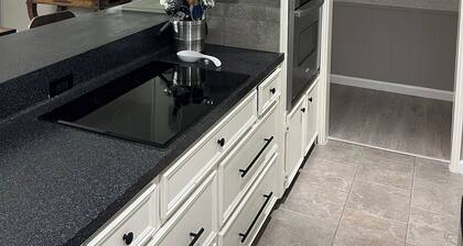 Peaceful Waterview Haven – Stunning Views, Sleeps 10