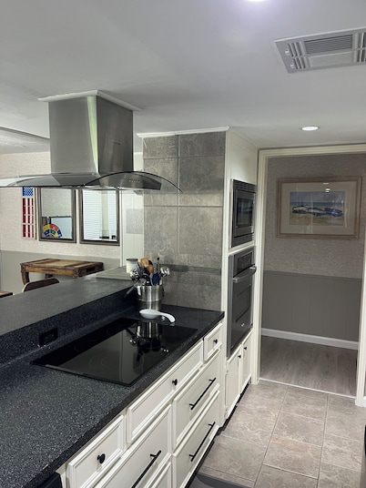 Fisherman's Haven, Peaceful Setting, Sleeps 10
