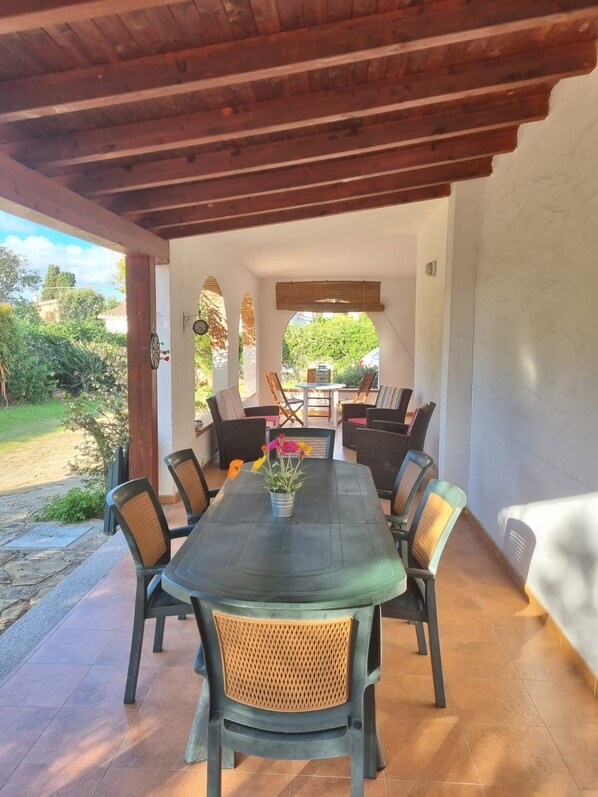 Outdoor dining