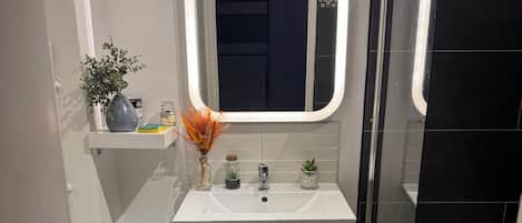 Toallas y papel de baño
