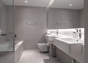 Apartment | 3 bedrooms, Internet - 703 Canal Front 5 in Dubai (Dubai)