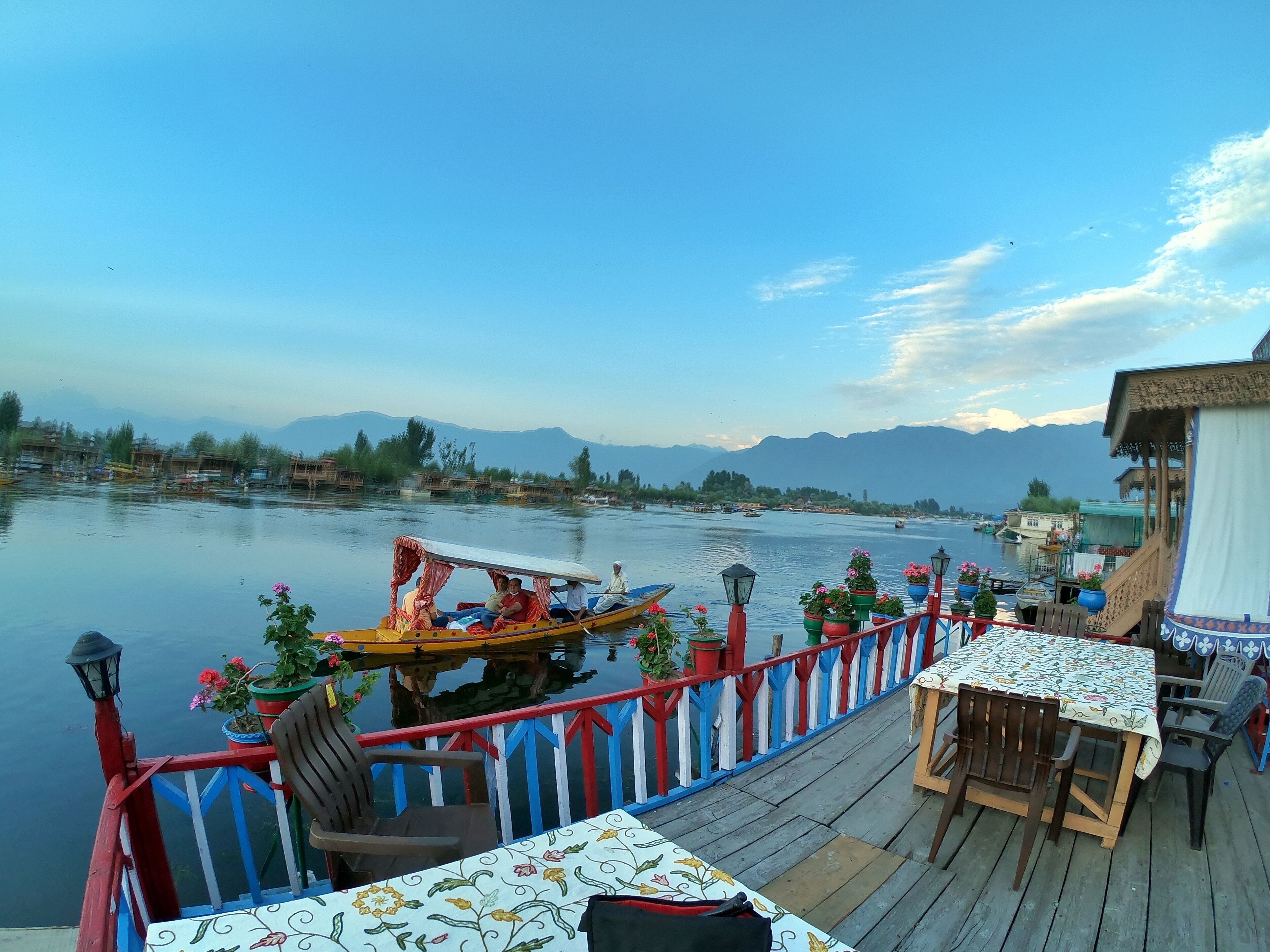 ด้านหน้าที่พัก