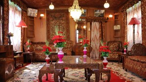 Living area - Chicago Houseboats  (Srinagar)