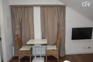 Deluxe Studio Suite | Iron/ironing board, free WiFi