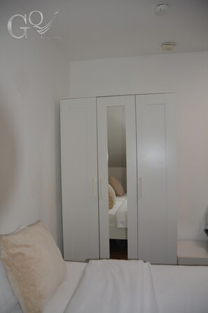 Deluxe Studio Suite | Wardrobe
