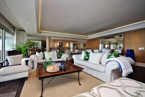 Interior - Clifton Views - Oceanfront Home (Cape Town)