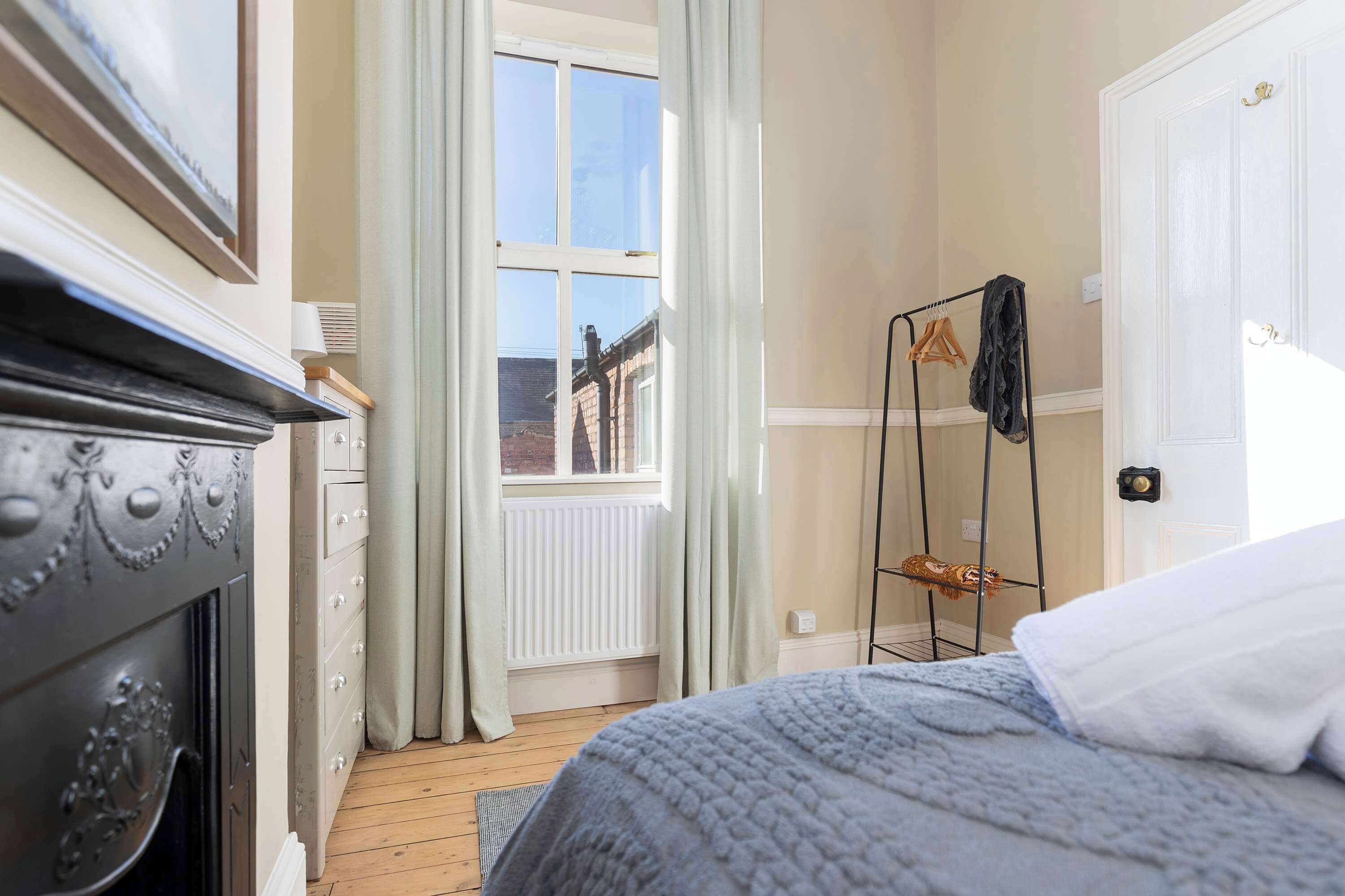 3 bedrooms, desk, iron/ironing board, WiFi