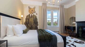 Desk, iron/ironing board, WiFi, bed sheets