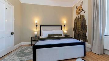 Desk, iron/ironing board, WiFi, bed sheets