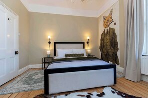 Skrivebord, strygejern/strygebræt, Wi-Fi, sengetøj