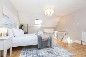 3 habitaciones, escritorio, tabla de planchar con plancha y wifi