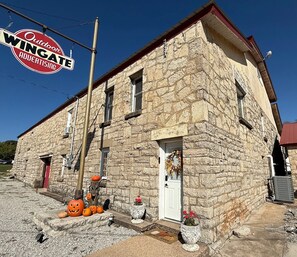 المنشأة من الخارج