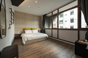 Individually furnished, free WiFi, bed sheets