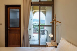 Individually furnished, free WiFi, bed sheets