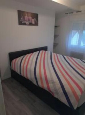 2 bedrooms, WiFi, bed sheets - Family House (Beauvais)