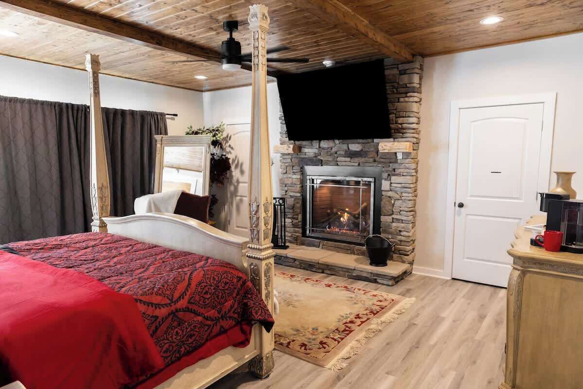 4 bedrooms, travel cot, WiFi, bed sheets