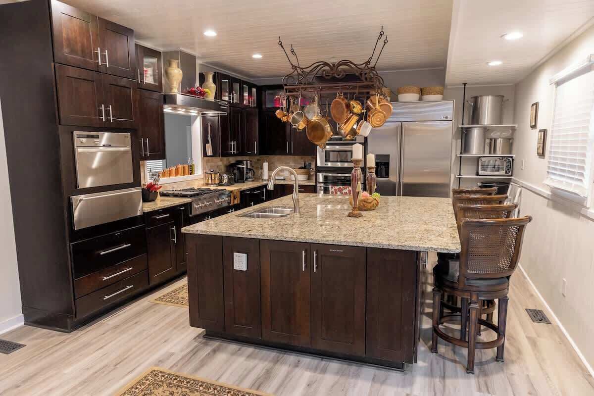 Geladeira, micro-ondas, fogão, cooktop