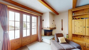 Télévision, cheminée