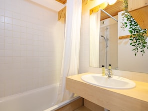 Apartment | Bathroom