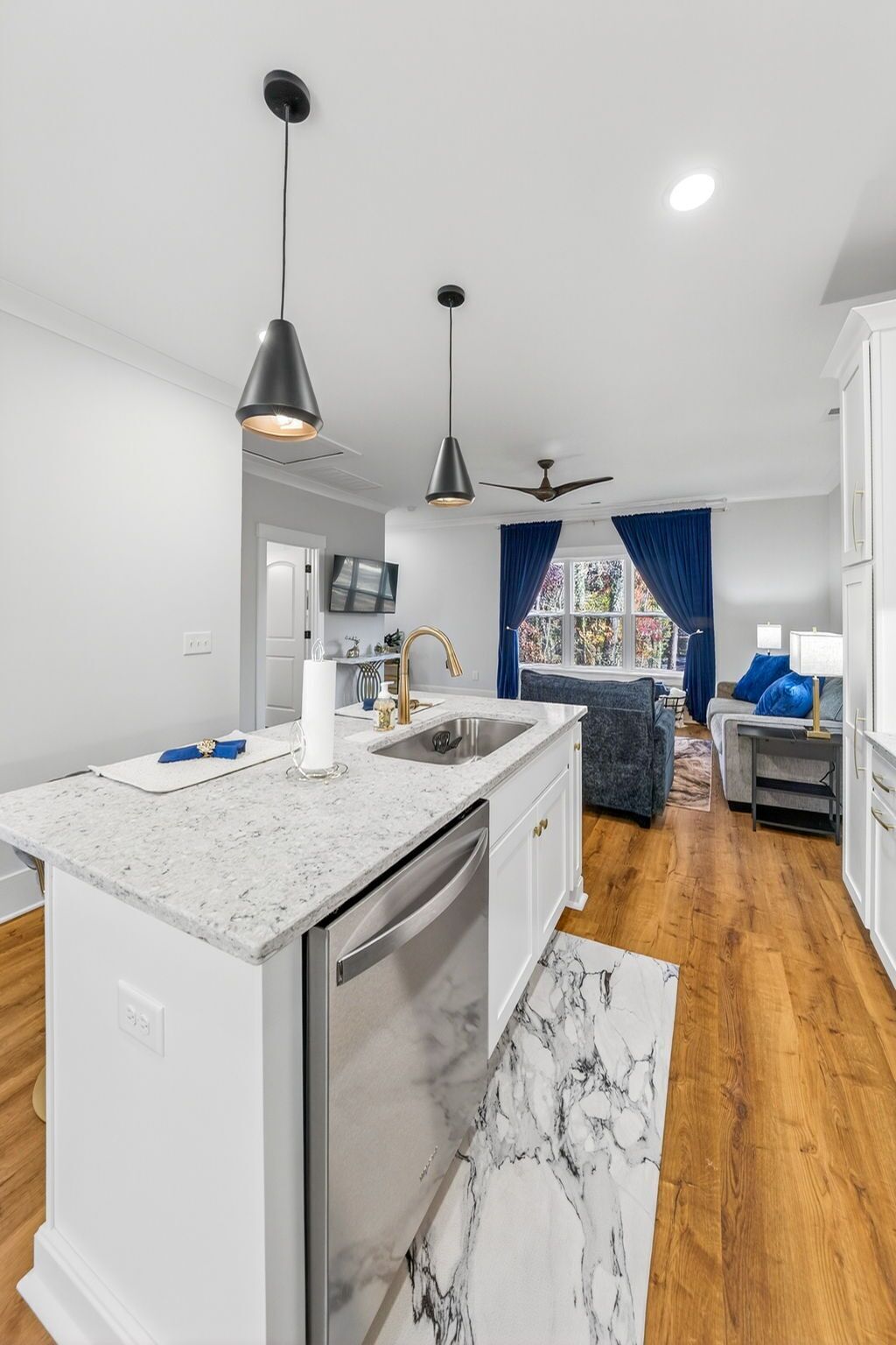 Beautiful, Walkable, Downtown Apartment. - Apex