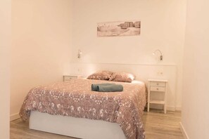 Iron/ironing board, internet, bed sheets