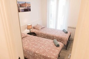 3 bedrooms, iron/ironing board, Internet, bed sheets