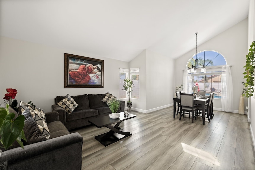 Casa Bella Gardens- Spacious 5-bedroom House In Welcoming Bakersfield With Pool - 베이커즈필드