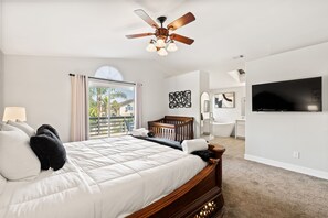 5 chambres, bureau, fer et planche à repasser, lit parapluie