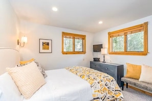 3 Schlafzimmer, Schreibtisch, Bügeleisen/Bügelbrett, kostenloses WLAN