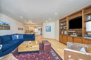Smart TV, books - Ice House-Curate Telluride, Pool, HotTub, Steam, Next to Gondola, Center of Town (Telluride)