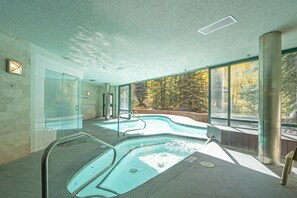 A heated pool - Ice House-Curate Telluride, Pool, HotTub, Steam, Next to Gondola, Center of Town (Telluride)