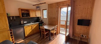 Beautiful renovated apartment at the foot of the slopes with heated pool