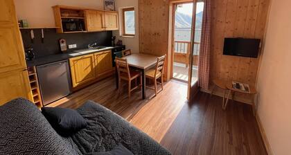 Beautiful renovated apartment at the foot of the slopes with heated pool