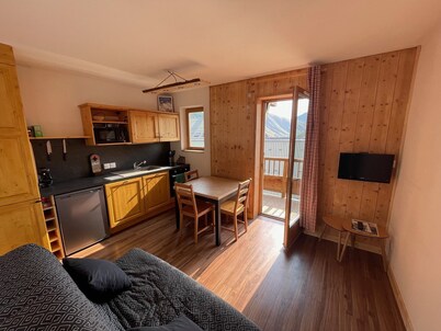 Beautiful renovated apartment at the foot of the slopes with heated pool