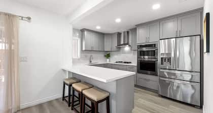 Spacious 4BR Retreat in Pomona | Sauna + Hot Tub