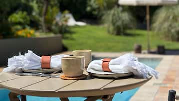 Free daily cooked-to-order breakfast