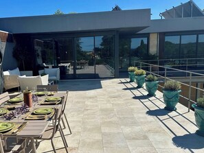 Villa | Balcony - Provencal Villa With Garden & Pool (Uzès)