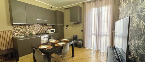 Fridge, microwave, oven, stovetop