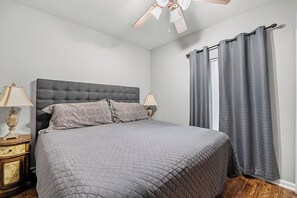 1 habitación, tabla de planchar con plancha, wifi gratis y ropa de cama 