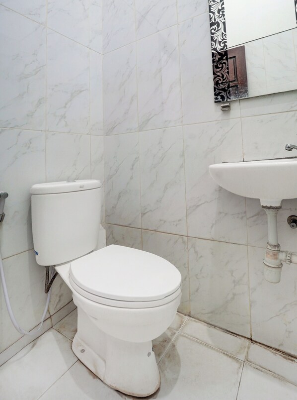 Standard Double Room | Bathroom