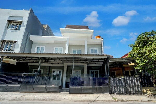 Fachada da propriedade