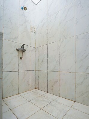 Standard Double Room | Bathroom