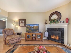 Smart TV, fireplace