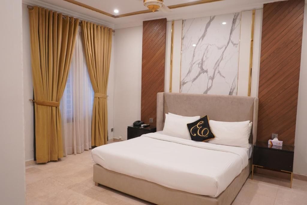 Kamar Double Deluks | Brankas, meja kerja, ruang kerja ramah laptop, dan kedap suara