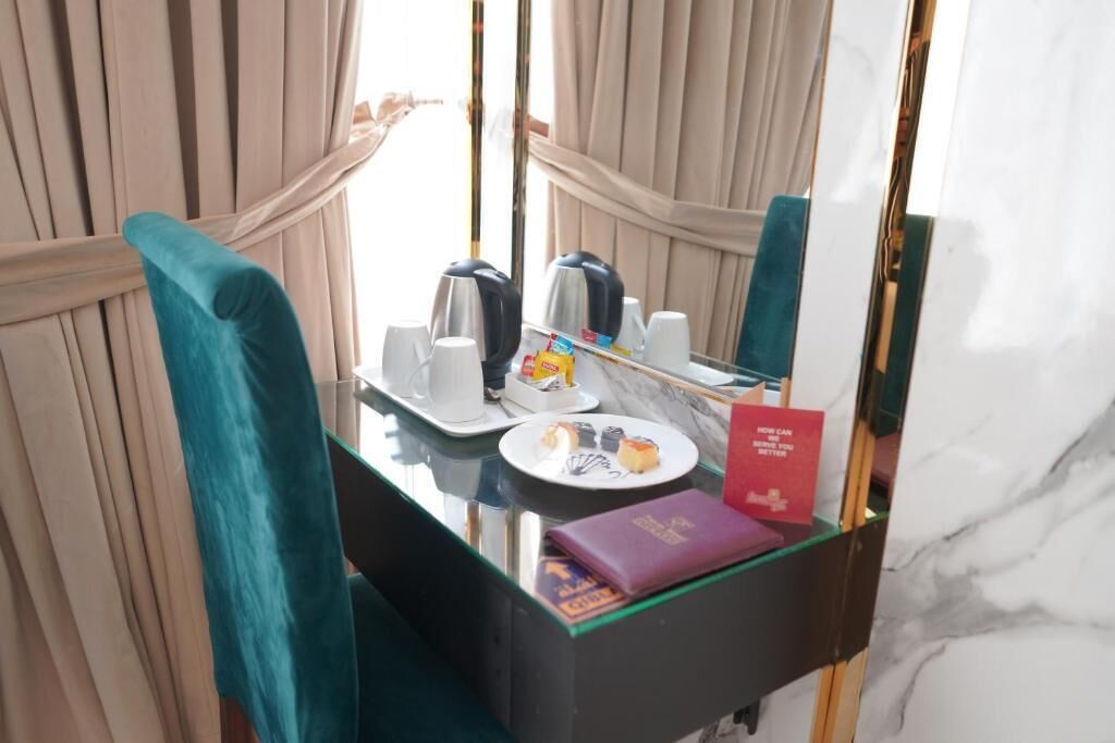 Premier Room, Garden View | In-room safe, desk, laptop workspace, soundproofing
