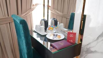 Premier Room, Garden View | In-room safe, desk, laptop workspace, soundproofing