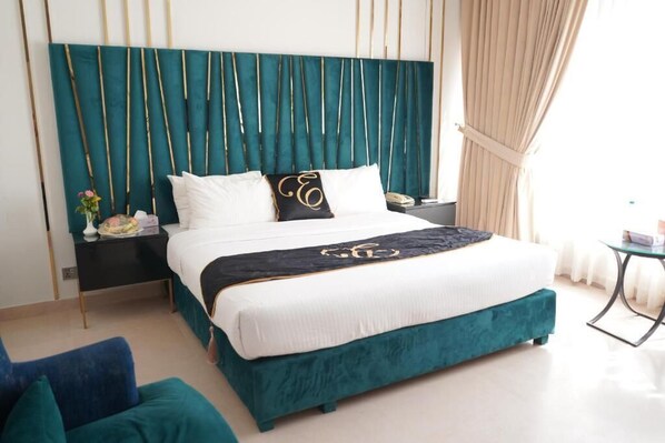 In-room safe, desk, laptop workspace, soundproofing