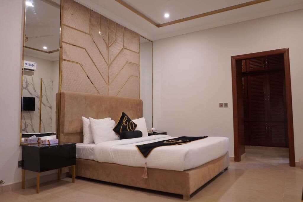 Kamar Double Eksekutif | Brankas, meja kerja, ruang kerja ramah laptop, dan kedap suara