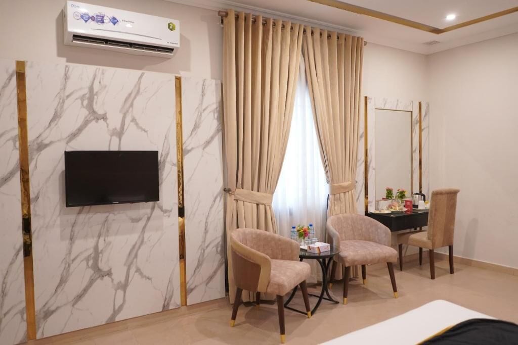 Executive Double Room | In-room safe, desk, laptop workspace, soundproofing